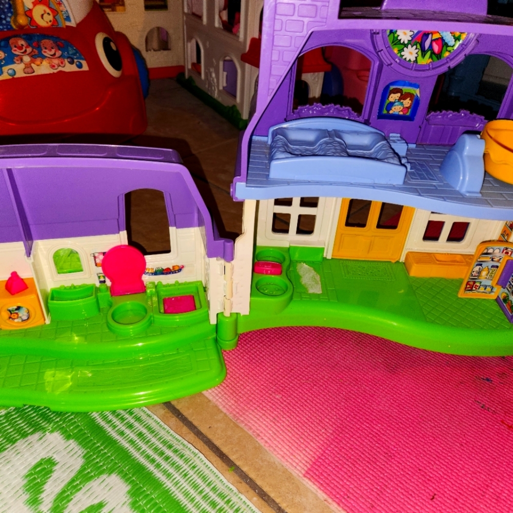 Fisher price little people happy sounds home